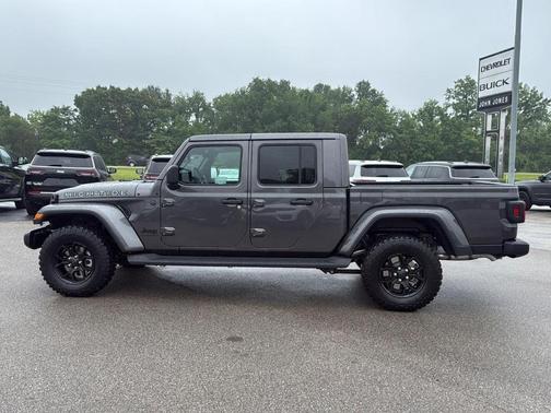 2025 Jeep Gladiator Sport