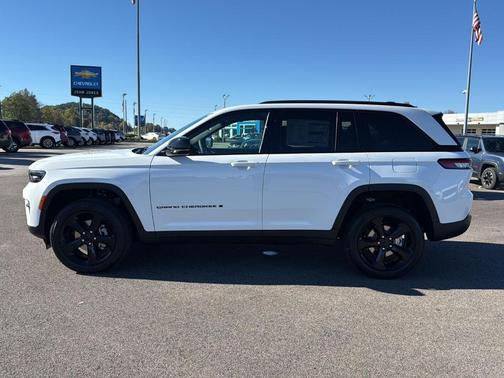 2025 Jeep Grand Cherokee Laredo