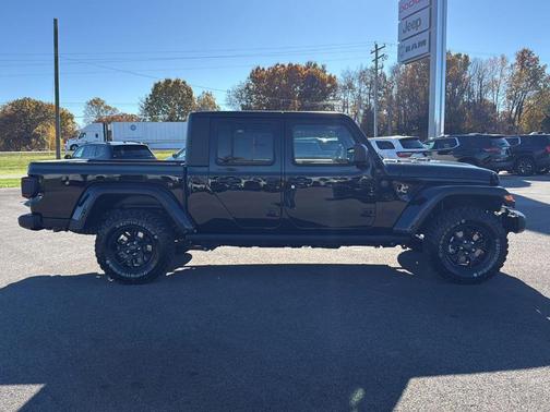 2026 Jeep Gladiator Sport
