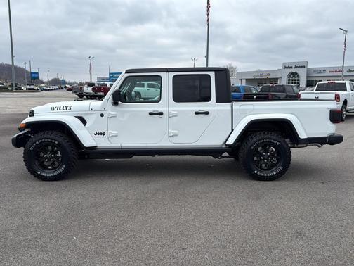 2026 Jeep Gladiator Sport