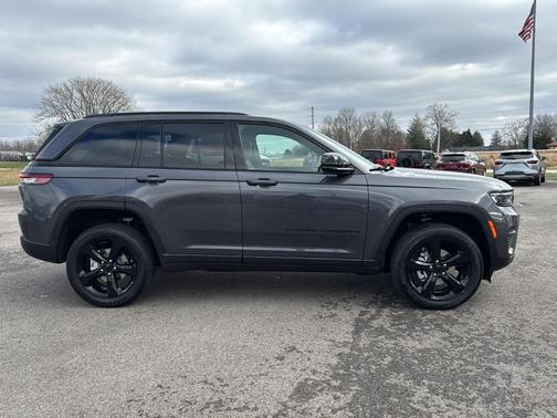 2025 Jeep Grand Cherokee Laredo