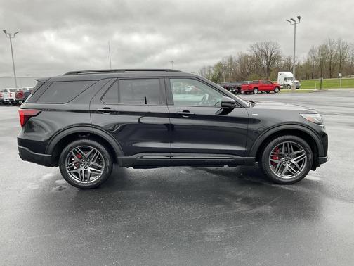 Agate Black 2025 Ford Explorer ST-Line