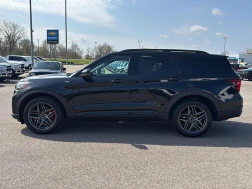 Agate Black 2025 Ford Explorer ST-Line