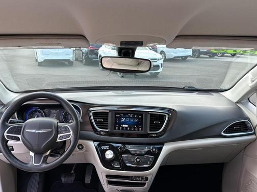 2021 Chrysler Voyager LXI
