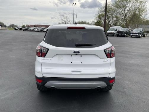 Oxford White 2017 Ford Escape SE