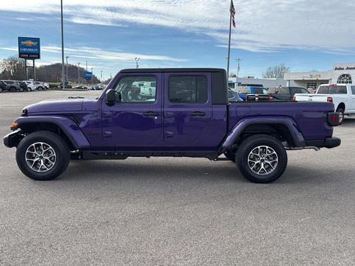 2026 Jeep Gladiator Sport