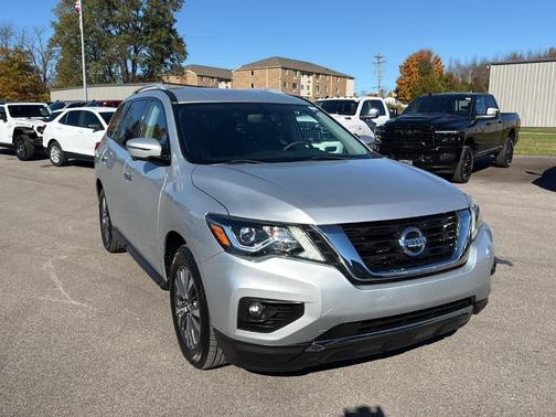 2019 Nissan Pathfinder SL