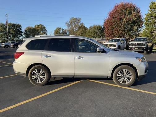2019 Nissan Pathfinder SL