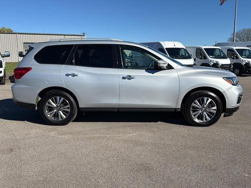 2019 Nissan Pathfinder SL