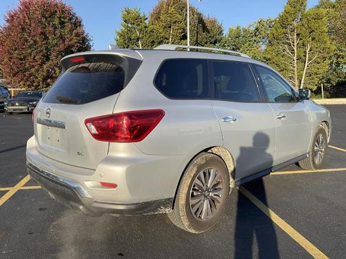 2019 Nissan Pathfinder SL