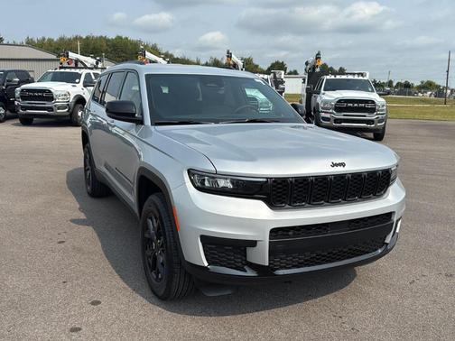 2025 Jeep Grand Cherokee L Laredo