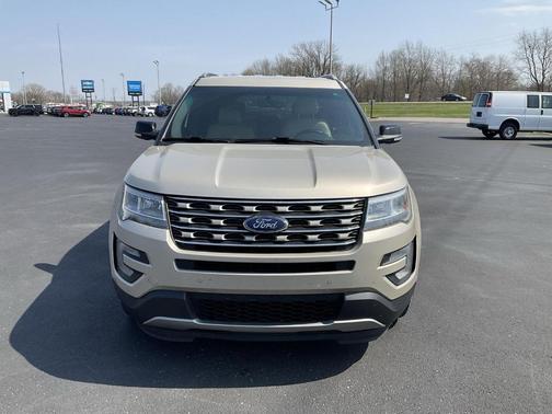 White Gold 2017 Ford Explorer XLT
