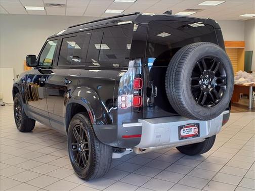 2025 Land Rover Defender 110 P300