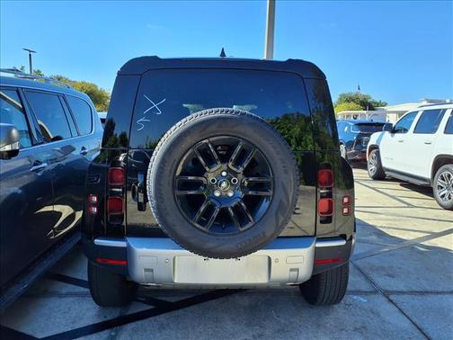 2025 Land Rover Defender 110 P300