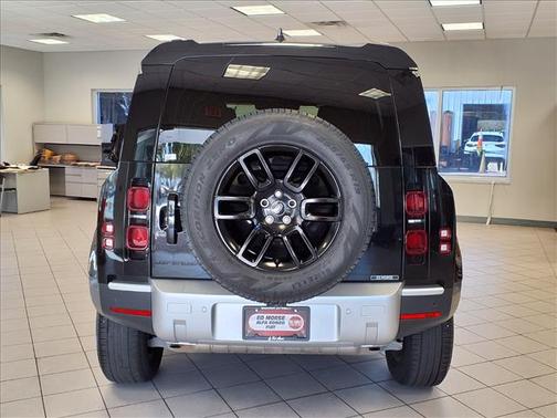 2025 Land Rover Defender 110 P300