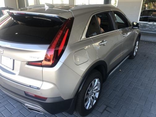 2023 Cadillac XT4 Premium Luxury