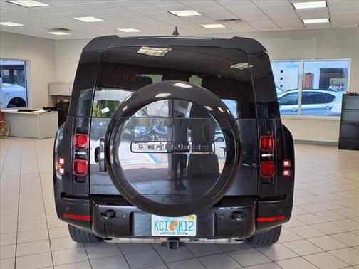 2024 Land Rover Defender 130 P400 X-Dynamic SE