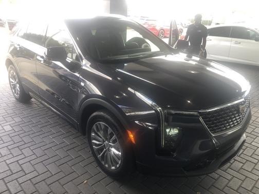 2024 Cadillac XT4 Premium Luxury