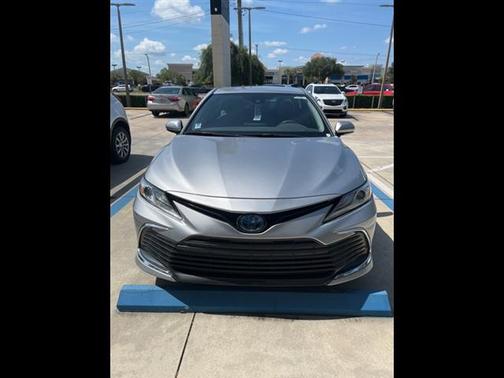 2022 Toyota Camry Hybrid XLE