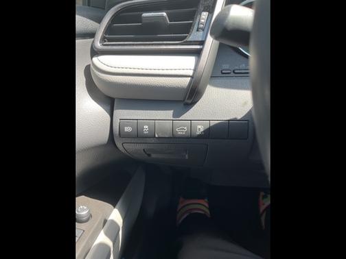 2022 Toyota Camry Hybrid XLE