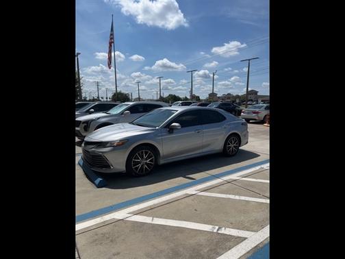 2022 Toyota Camry Hybrid XLE