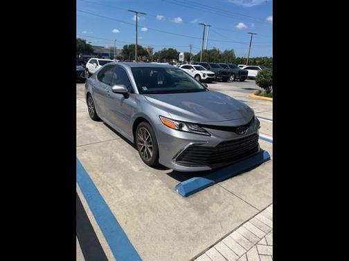 2022 Toyota Camry Hybrid XLE