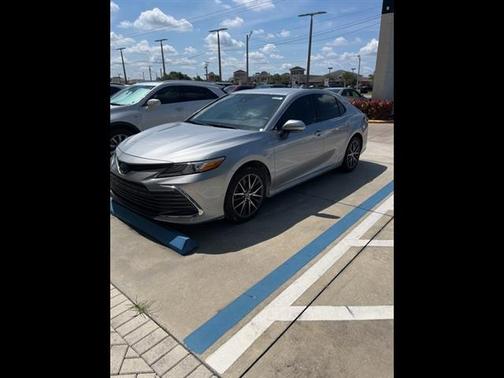 2022 Toyota Camry Hybrid XLE