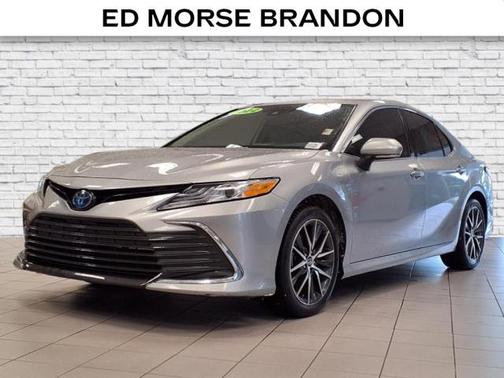 2022 Toyota Camry Hybrid XLE