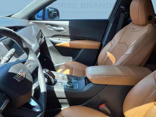 2022 Cadillac XT4 Premium Luxury
