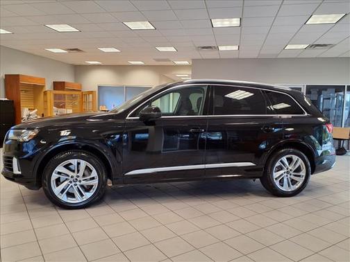 2024 Audi Q7 55 Premium Plus