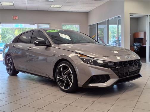 2023 Hyundai ELANTRA SE