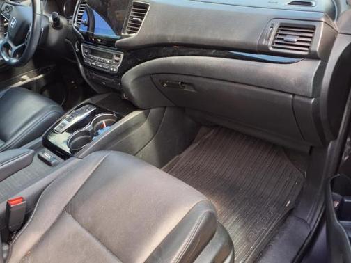 2022 Honda Pilot Touring 8-Passenger