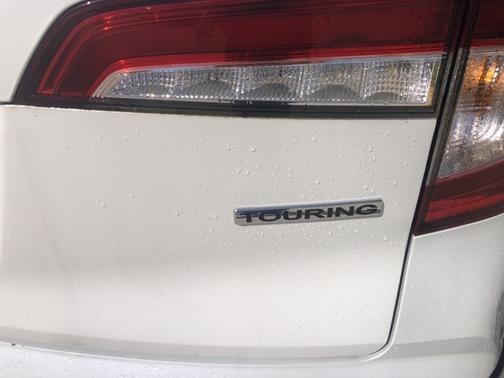 2022 Honda Pilot Touring 8-Passenger