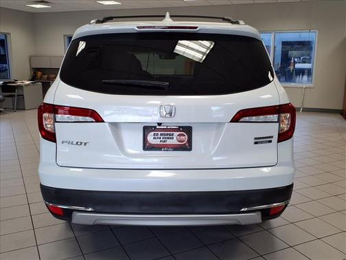 2022 Honda Pilot Touring 8-Passenger