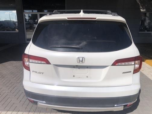 2022 Honda Pilot Touring 8-Passenger