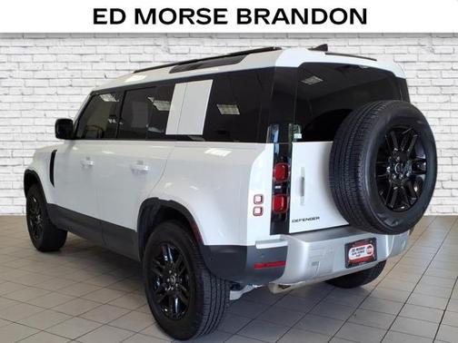 2025 Land Rover Defender 110 P300