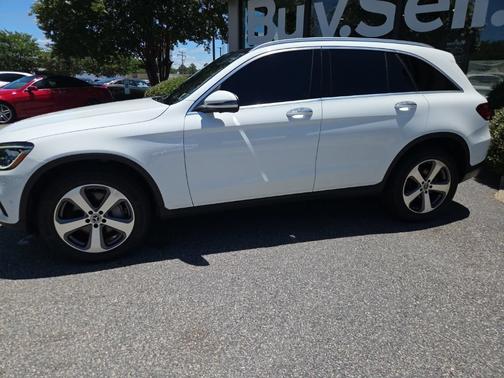 Polar White 2022 Mercedes-Benz GLC 300