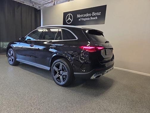 Obsidian Black Metallic 2025 Mercedes-Benz GLC 300 4MATIC