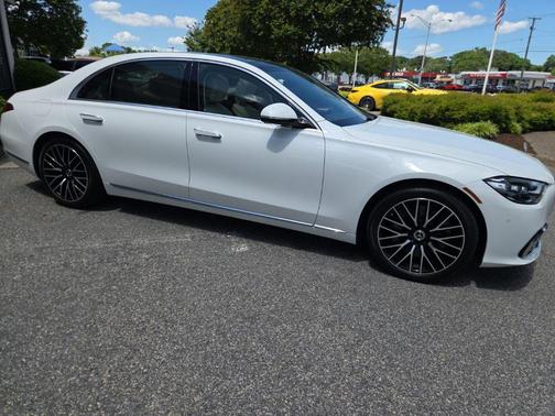 MANUFAKTUR Moonlight White Metallic 2024 Mercedes-Benz S-Class 4MATIC