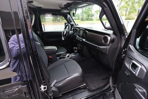 Black Clearcoat 2020 Jeep Wrangler Unlimited Freedom 4x4