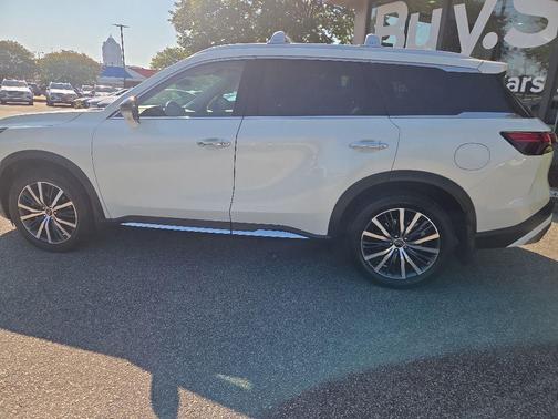 Majestic White 2023 INFINITI QX60 SENSORY