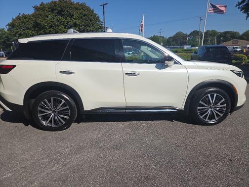Majestic White 2023 INFINITI QX60 SENSORY