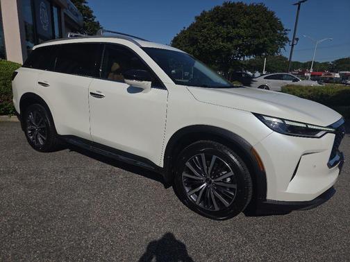 Majestic White 2023 INFINITI QX60 SENSORY