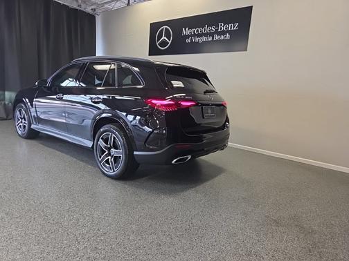 Obsidian Black Metallic 2026 Mercedes-Benz GLC 300