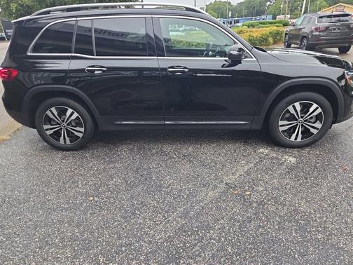 2025 Mercedes-Benz GLB 250 