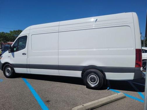 Arctic White 2024 Mercedes-Benz eSprinter 2500 Cargo 170 WB