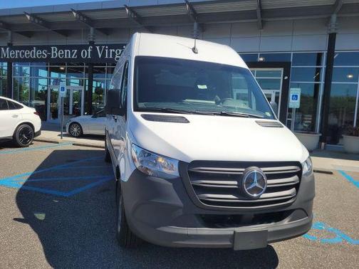 Arctic White 2024 Mercedes-Benz eSprinter 2500 Cargo 170 WB