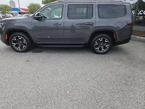 Baltic Gray Metallic Clearcoat 2024 Jeep Wagoneer Series III 4x4