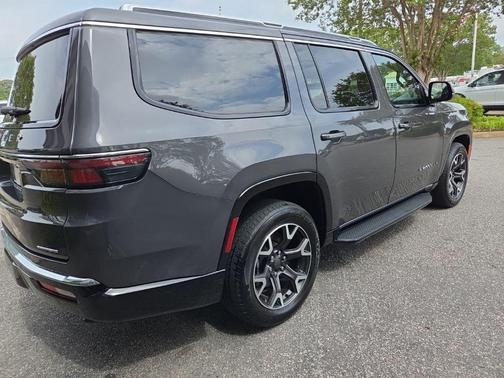 Baltic Gray Metallic Clearcoat 2024 Jeep Wagoneer Series III 4x4