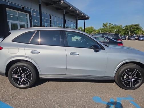 2024 Mercedes-Benz GLC 300